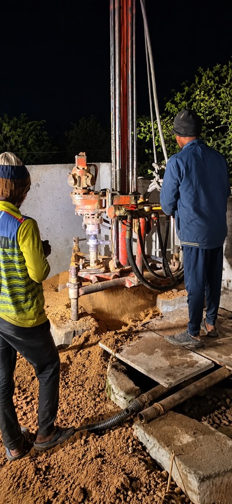 24/7 live night borewell drilling and borehole discharge operation